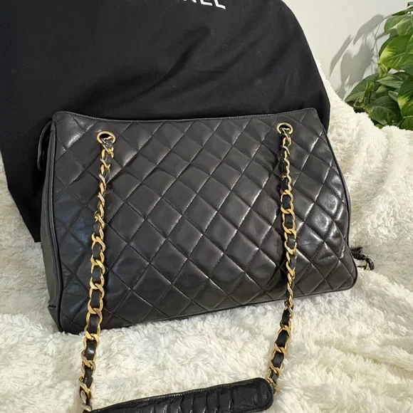 Chanel Black Quilted Leather Shoulder Bag - Picture 1 of 16